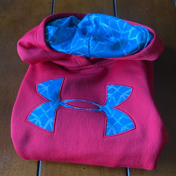 Under Armour YSM sweatshirt. Approx 19 inches long. From a clean family home - Picture 11 of 12